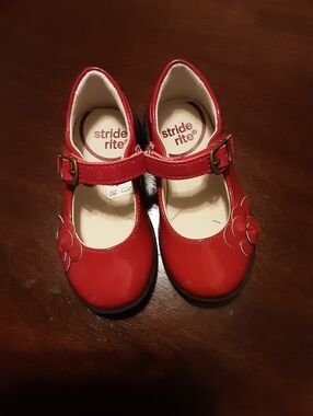 Stride Rite Red Patent Mary Jane Dress Shoes with Flower Size 6